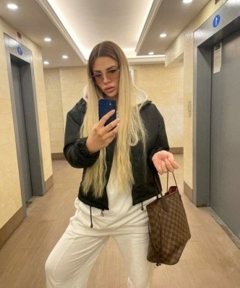 Моя нежная кожа и стройное тело сведут тебя с ума. В моих руках ты познаешь истинное блаженство и наслаждение. Будь уверен, я знаю все самые интимные ходы. Мои услуги разнообразны и подстраиваются под твои требования и желания. Я готова выполнить все твои сокровенные фантазии. Не стесняйся, расскажи мне, что хочешь, и я сделаю все возможное, чтобы ты остался доволен. Отзывы моих клиентов говорят сами за себя - им нравится мое общение и нежность. Фото, которые ты найдешь у меня, – это всего лишь подтверждение моей красоты, а встреча с ней станет настоящим приключением. Жду тебя в Москве, чтобы разделить с тобой мгновения страсти и наслаждения. 🌹😘💋 Ксения